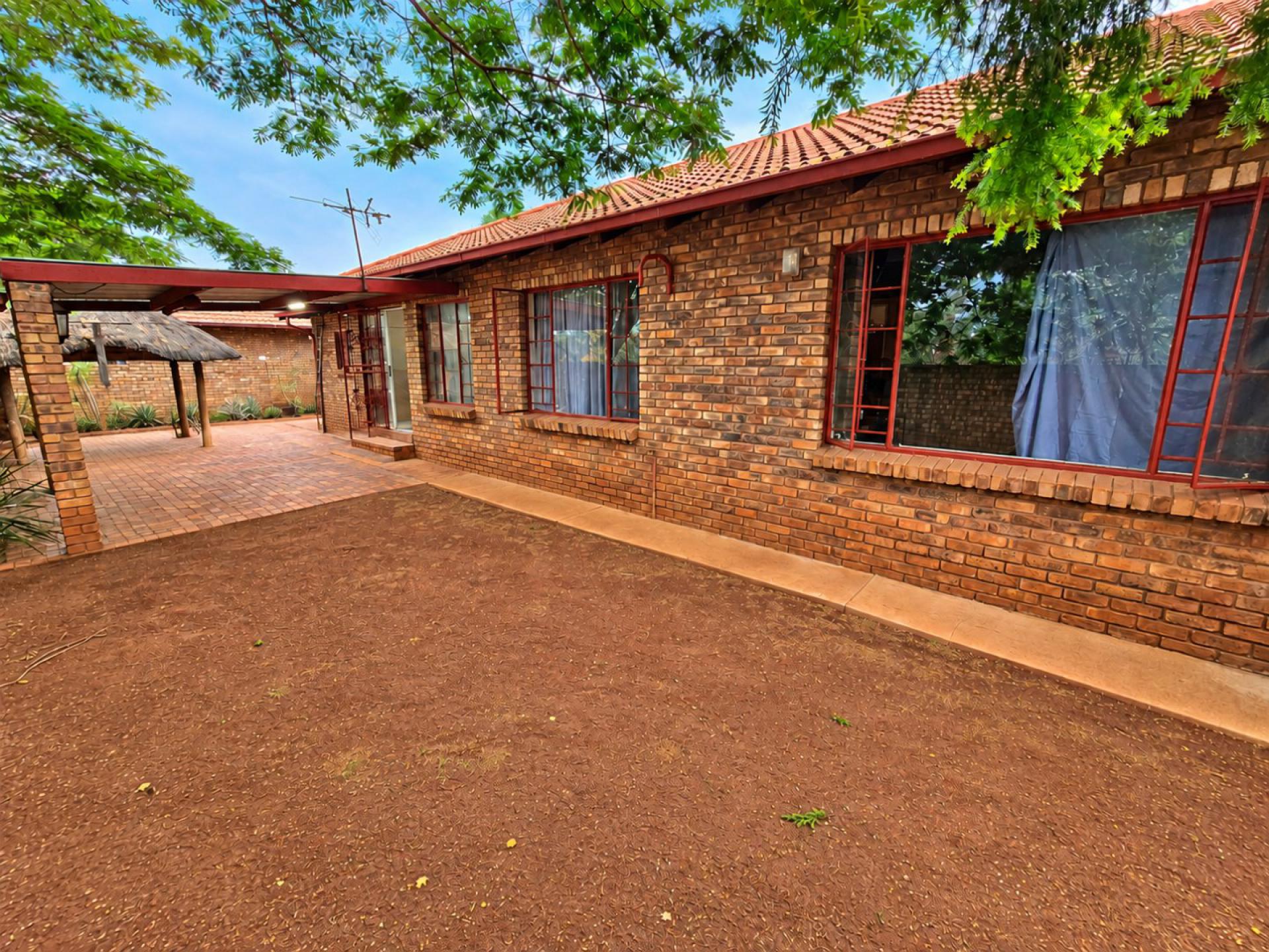  of property in Magalieskruin