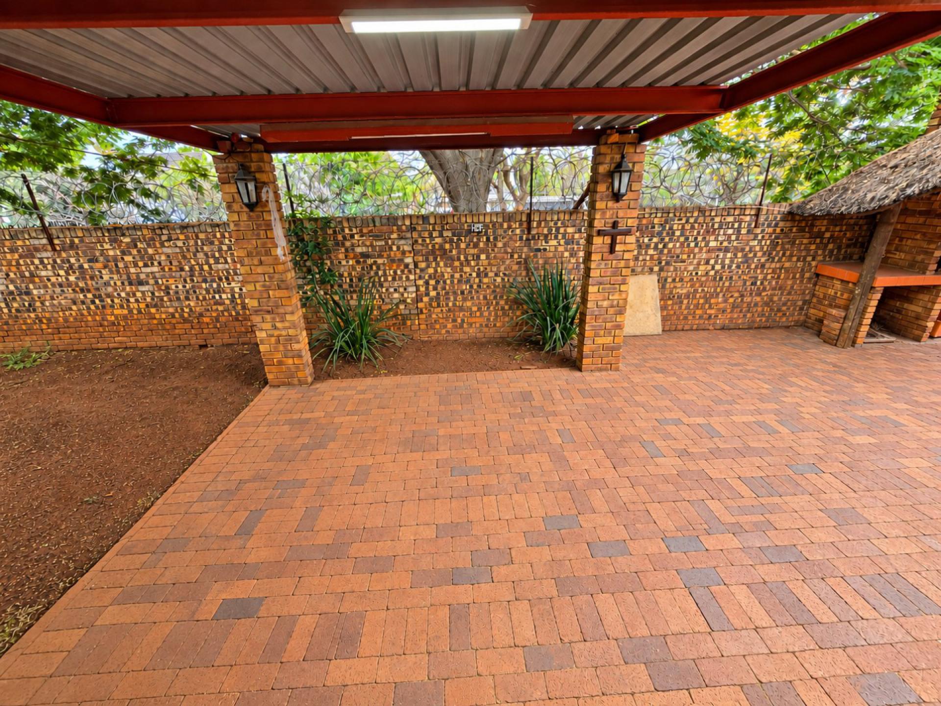  of property in Magalieskruin