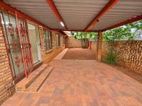  of property in Magalieskruin