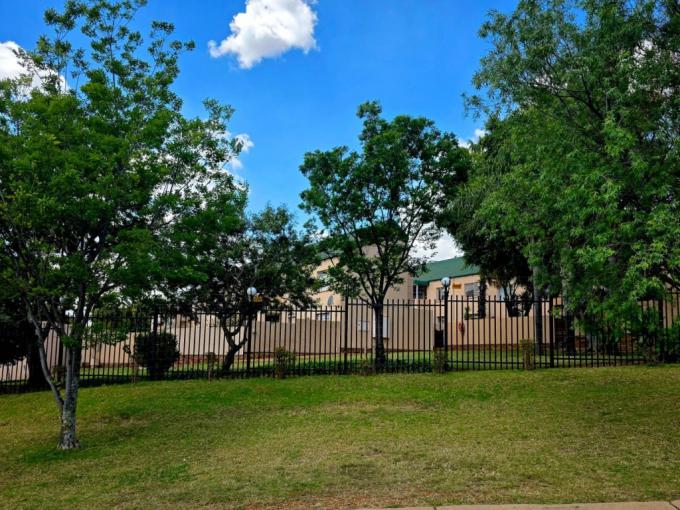 2 Bedroom Simplex to Rent in Moreletapark - Property to rent - MR725171