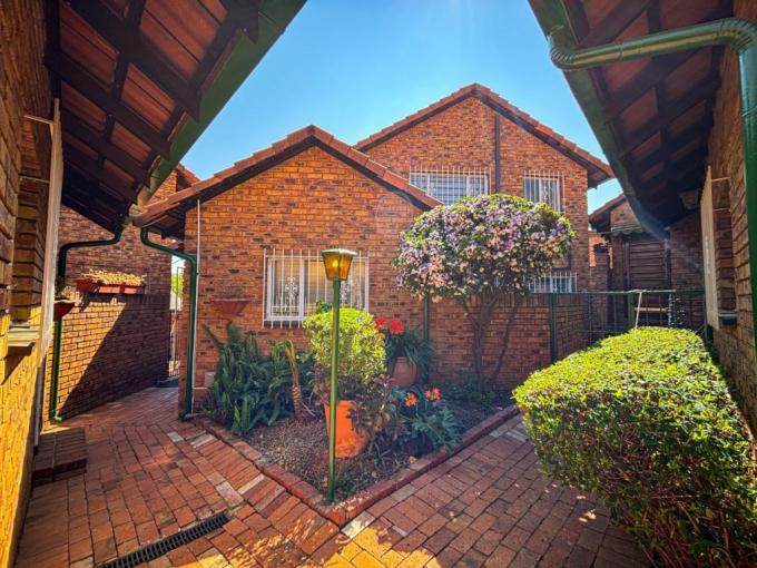 3 Bedroom Simplex for Sale For Sale in Bassonia - MR725184