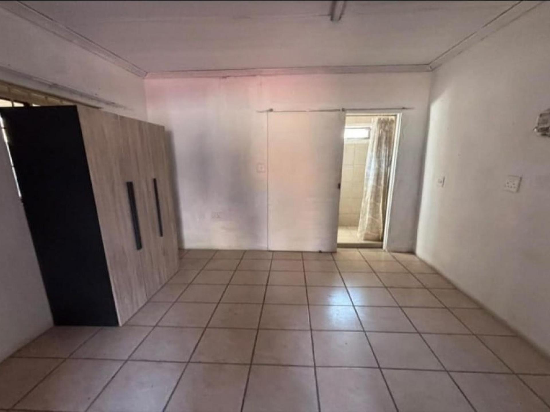  of property in Klippoortjie AH
