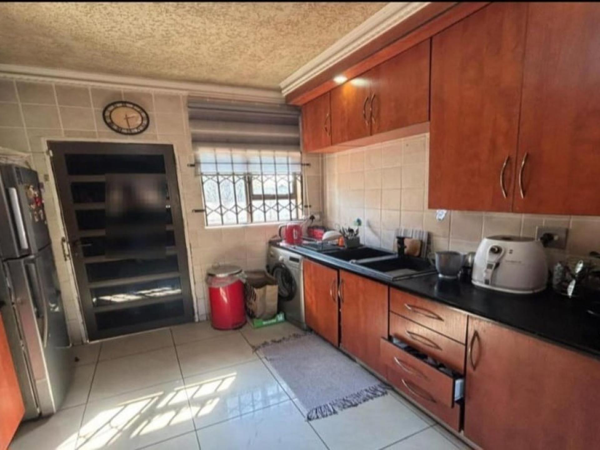  of property in Klippoortjie AH