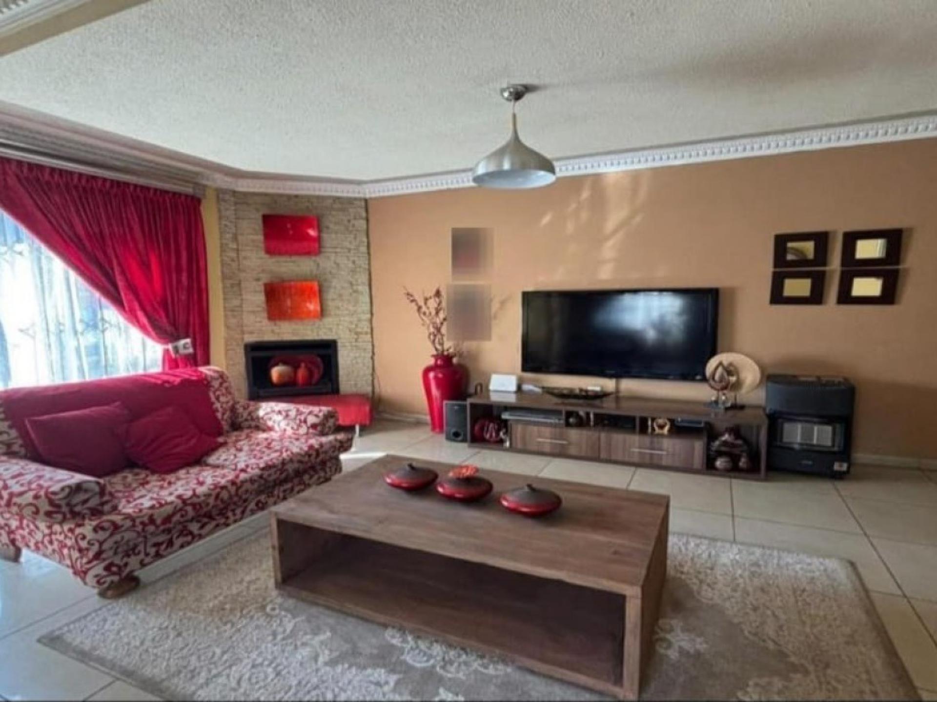  of property in Klippoortjie AH