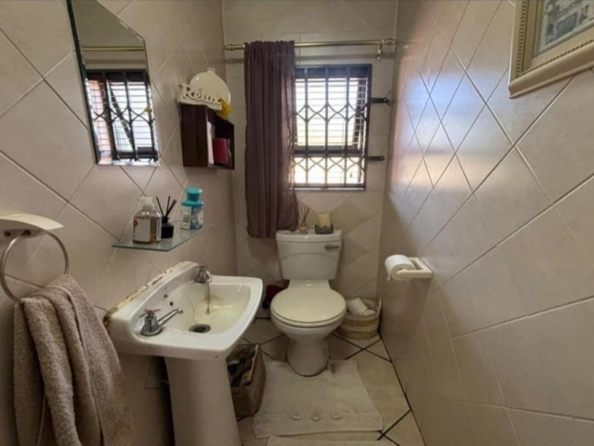  of property in Klippoortjie AH