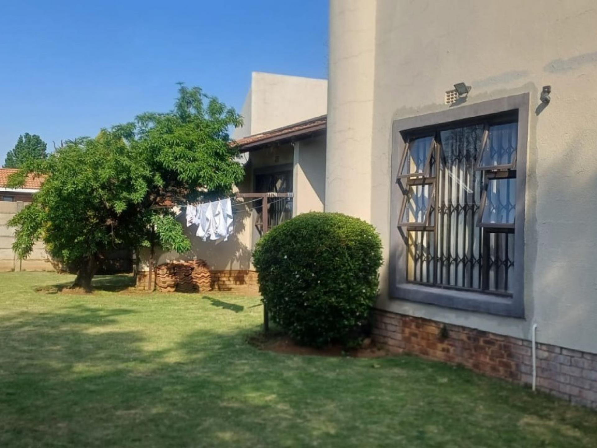  of property in Klippoortjie AH