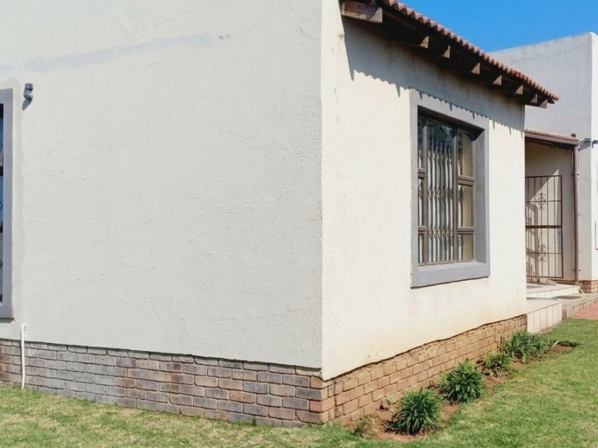  of property in Klippoortjie AH