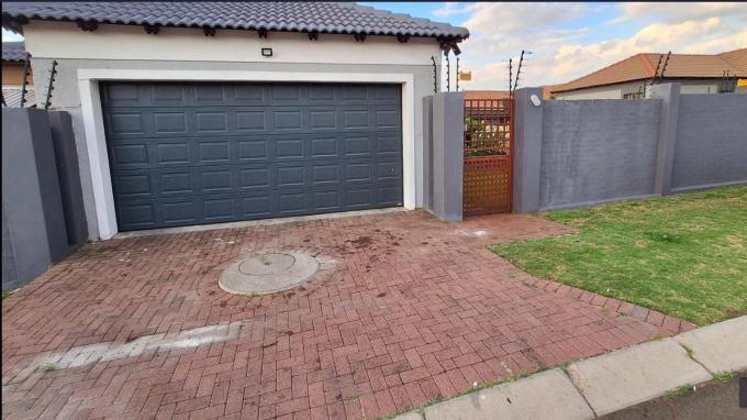 3 Bedroom Freehold Residence for Sale For Sale in Secunda - Private Sale - MR725294