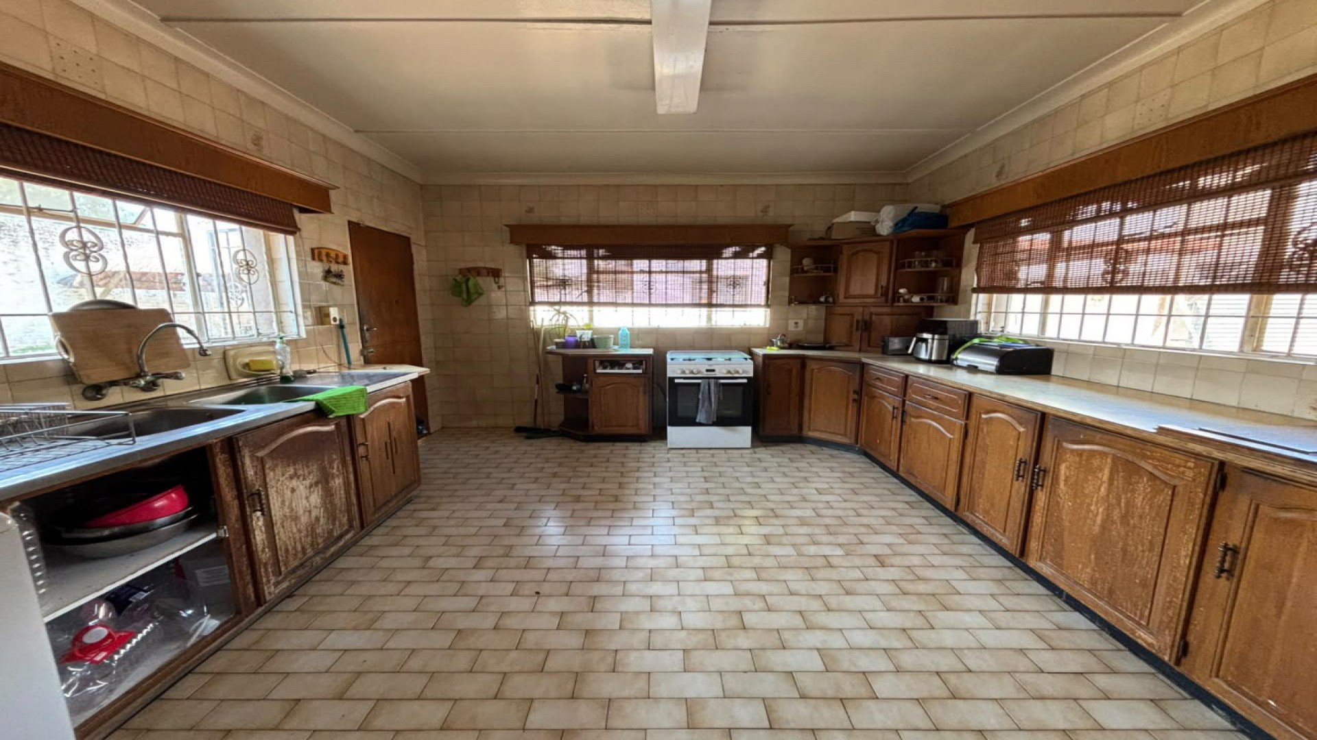 Kitchen of property in Robertsham