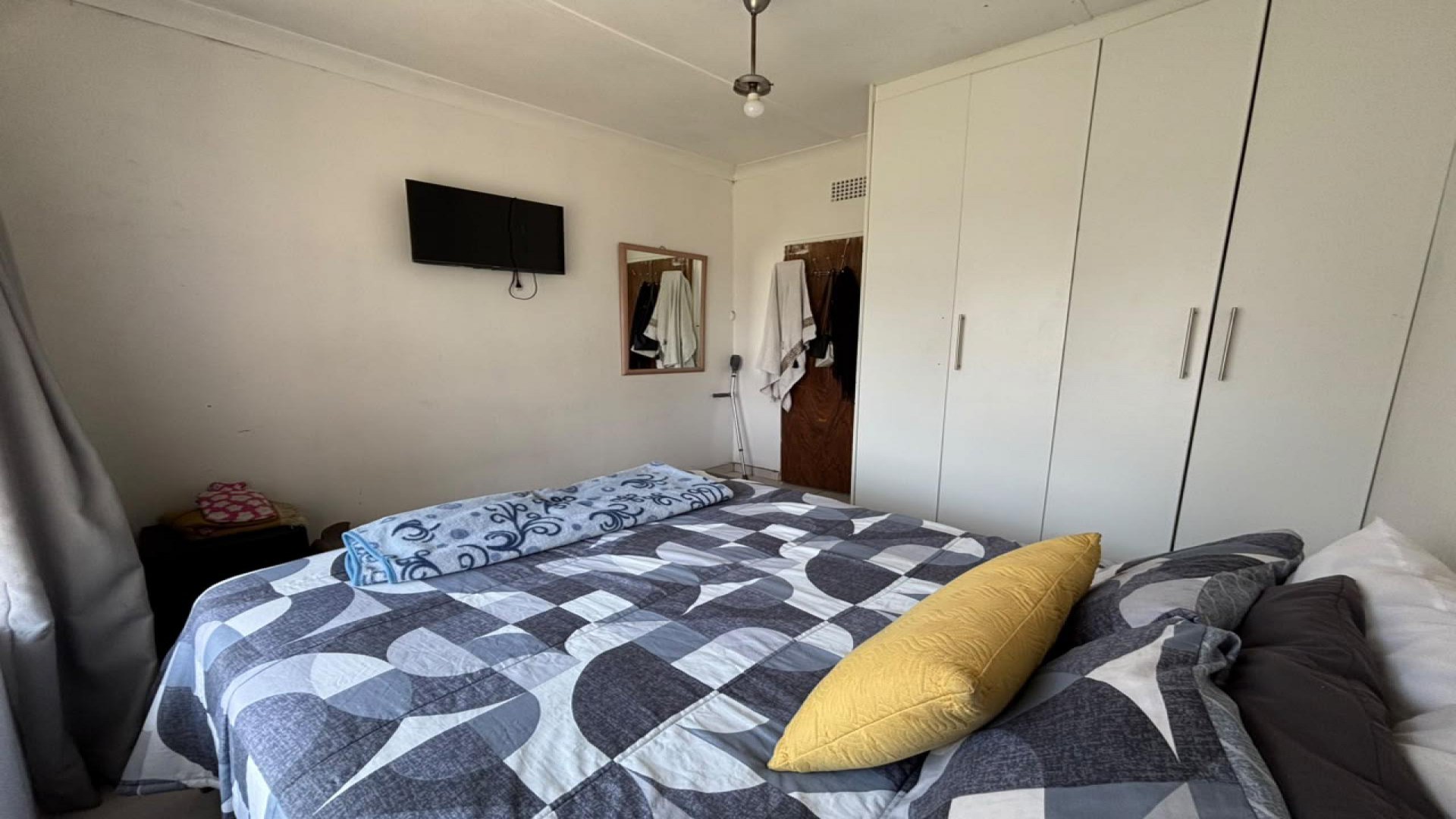 Bed Room 1 of property in Robertsham