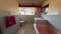Bathroom 1 of property in Robertsham