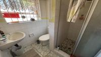 Bathroom 2 of property in Robertsham