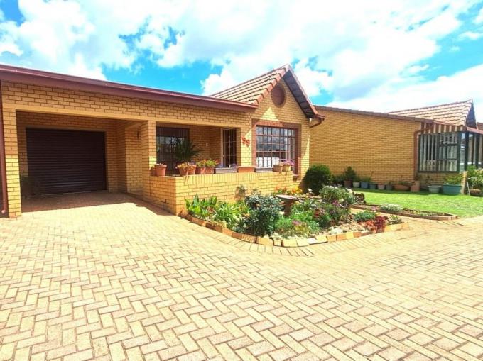 Simplex for Sale For Sale in Wilropark - MR725326
