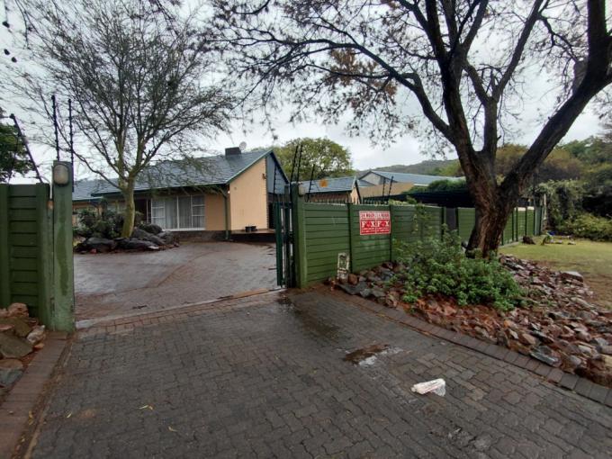 3 Bedroom House for Sale For Sale in Mondeor - MR725340