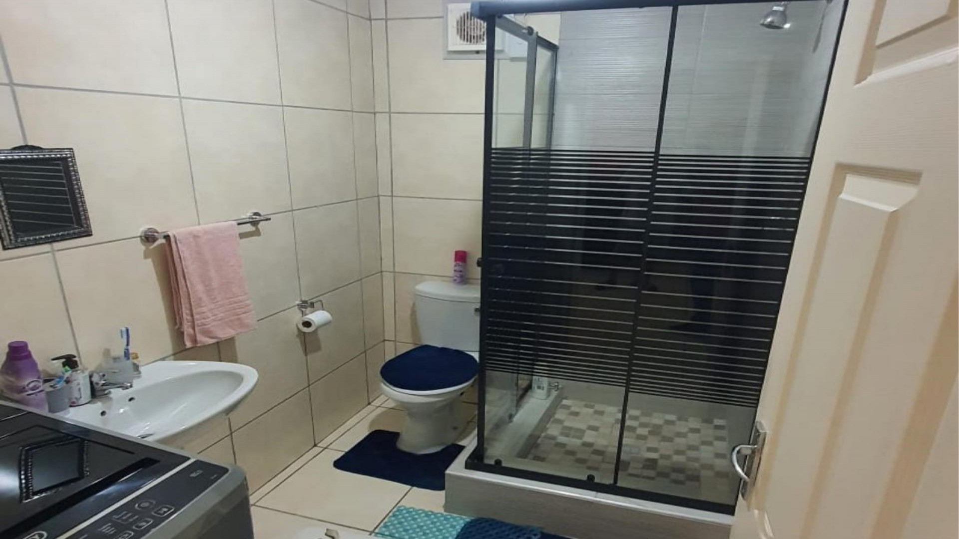 Bathroom 2 of property in Queensburgh