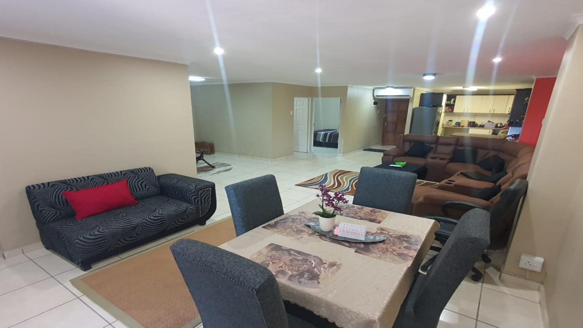 Dining Room of property in Queensburgh
