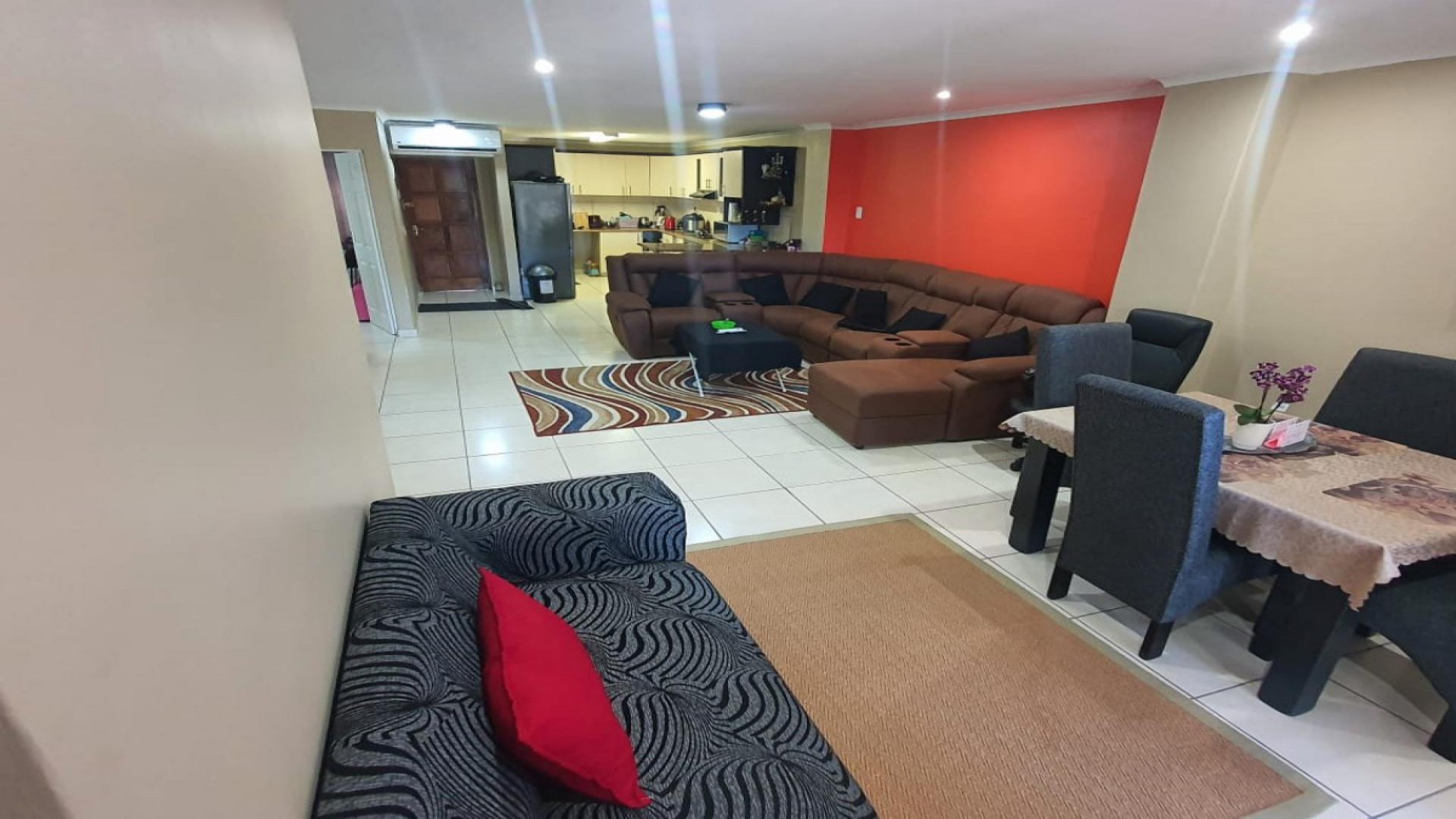 Lounges of property in Queensburgh