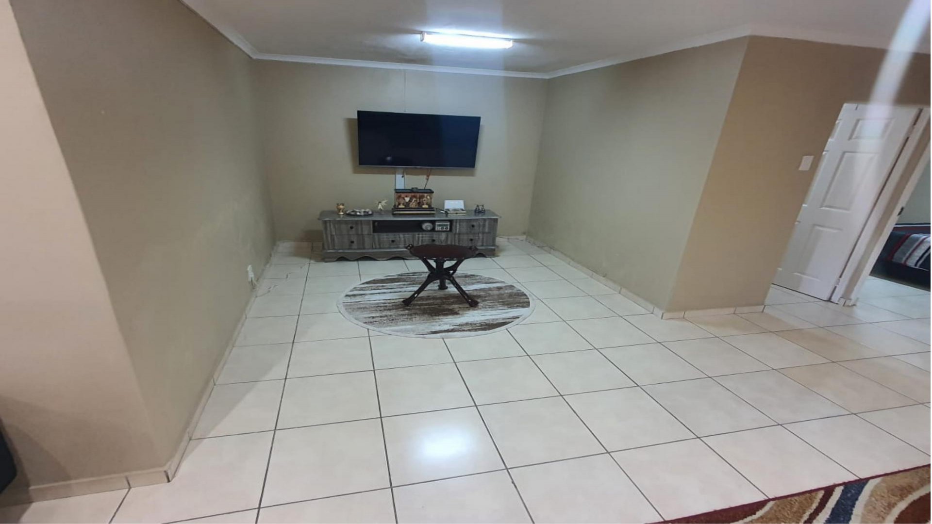 Lounges of property in Queensburgh