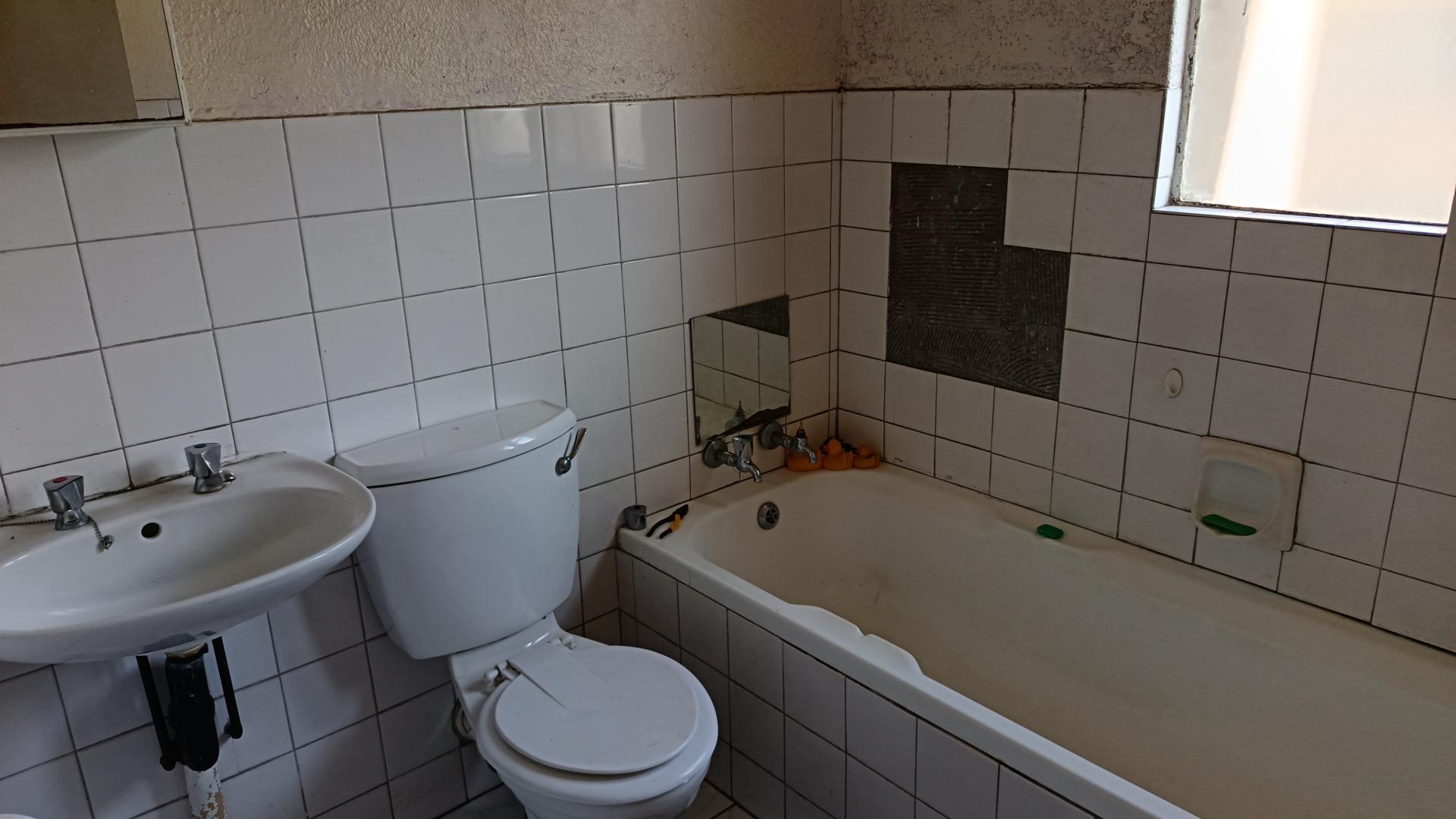 Bathroom 1 of property in Norkem park
