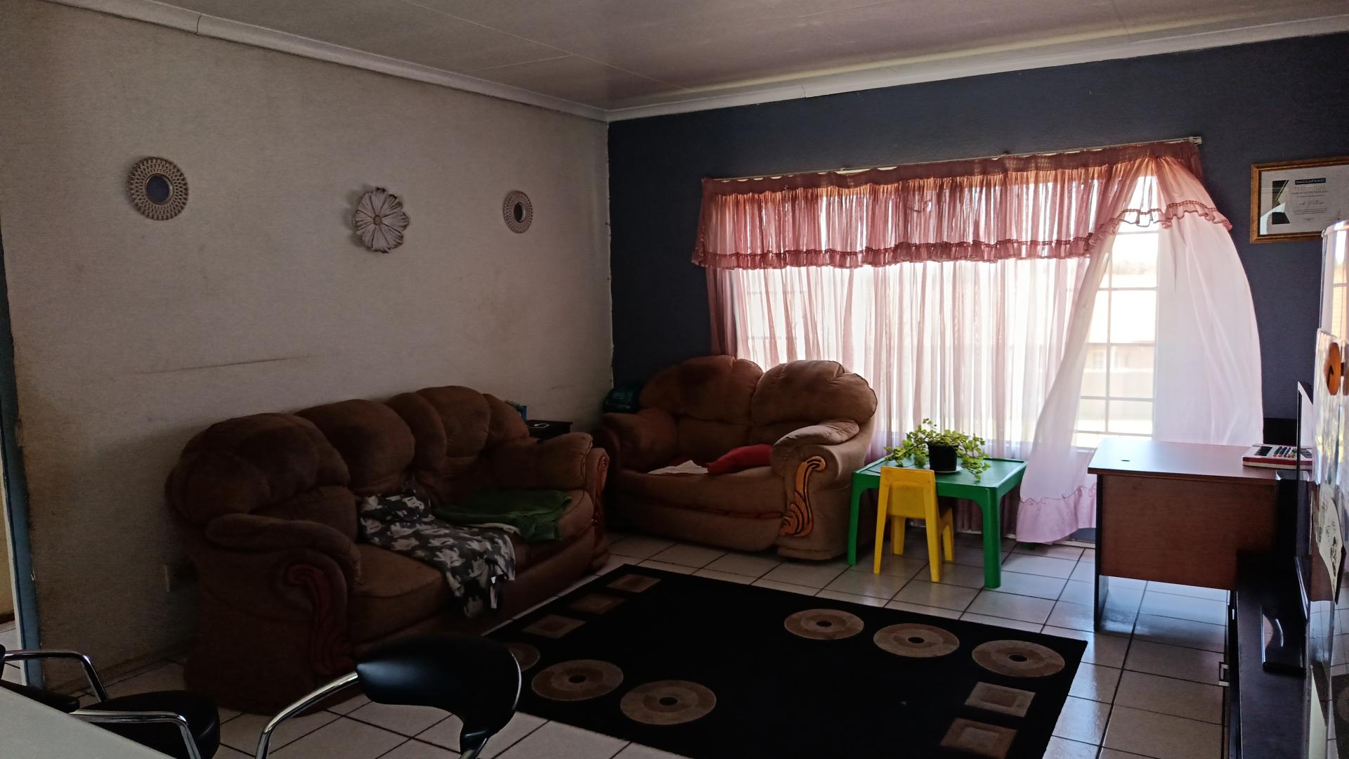 Kitchen of property in Norkem park
