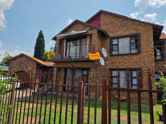 7 Bedroom House for Sale For Sale in Brackendowns - MR725443