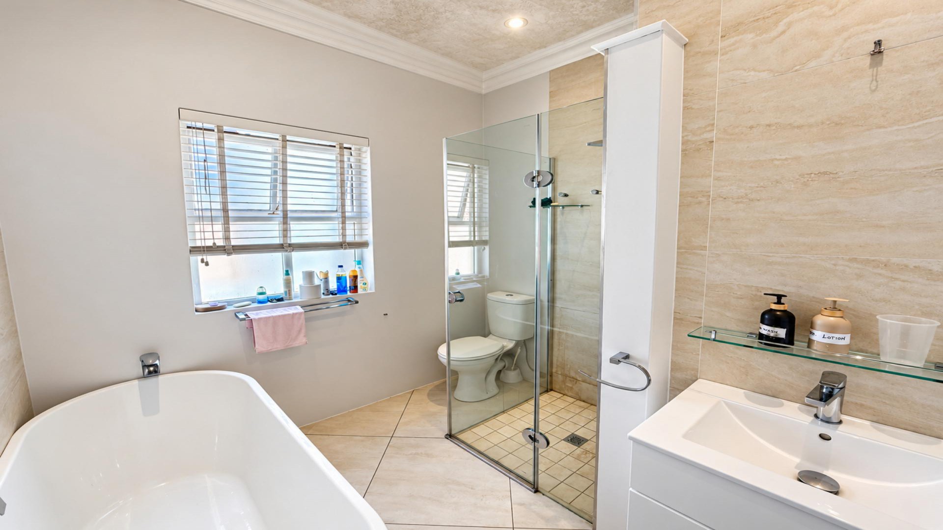 Bathroom 1 of property in Bryanston