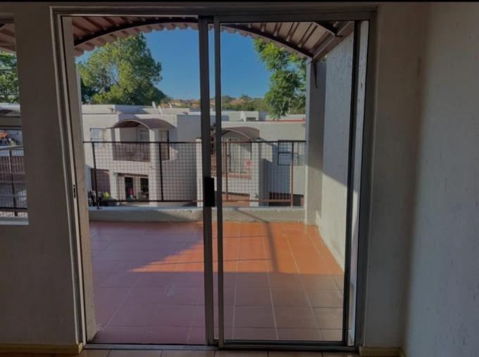 2 Bedroom Apartment to Rent in Vorna Valley - Property to rent - MR725456