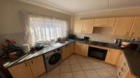 Kitchen of property in Heuweloord