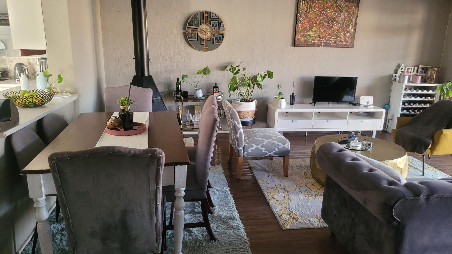 Dining Room of property in Corlett Gardens