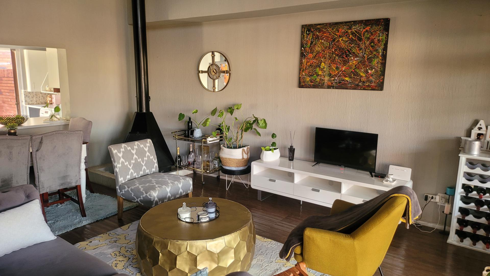 Lounges of property in Corlett Gardens