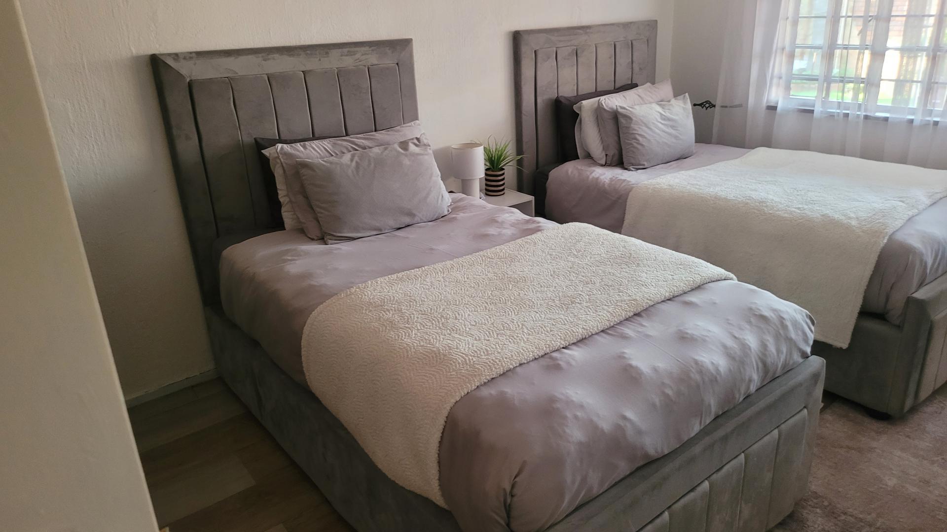 Bed Room 2 of property in Corlett Gardens