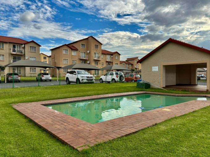 1 Bedroom Simplex for Sale For Sale in Ormonde - MR725536