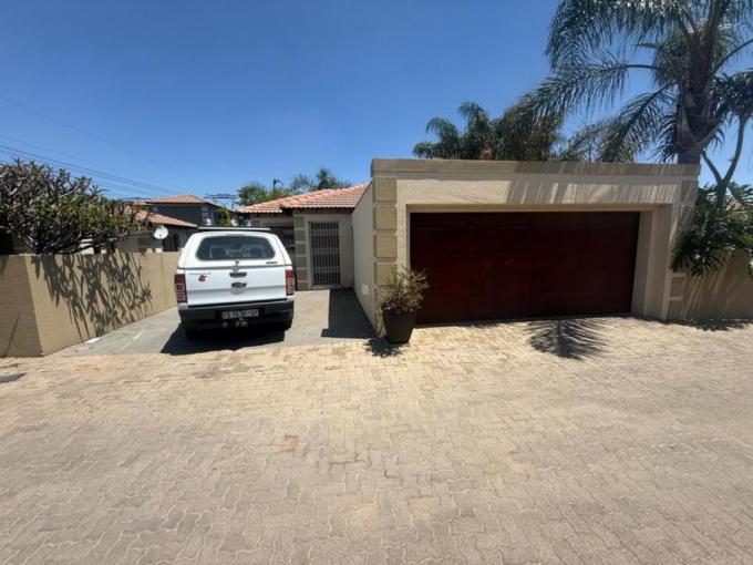 2 Bedroom Simplex for Sale For Sale in The Reeds - MR725655