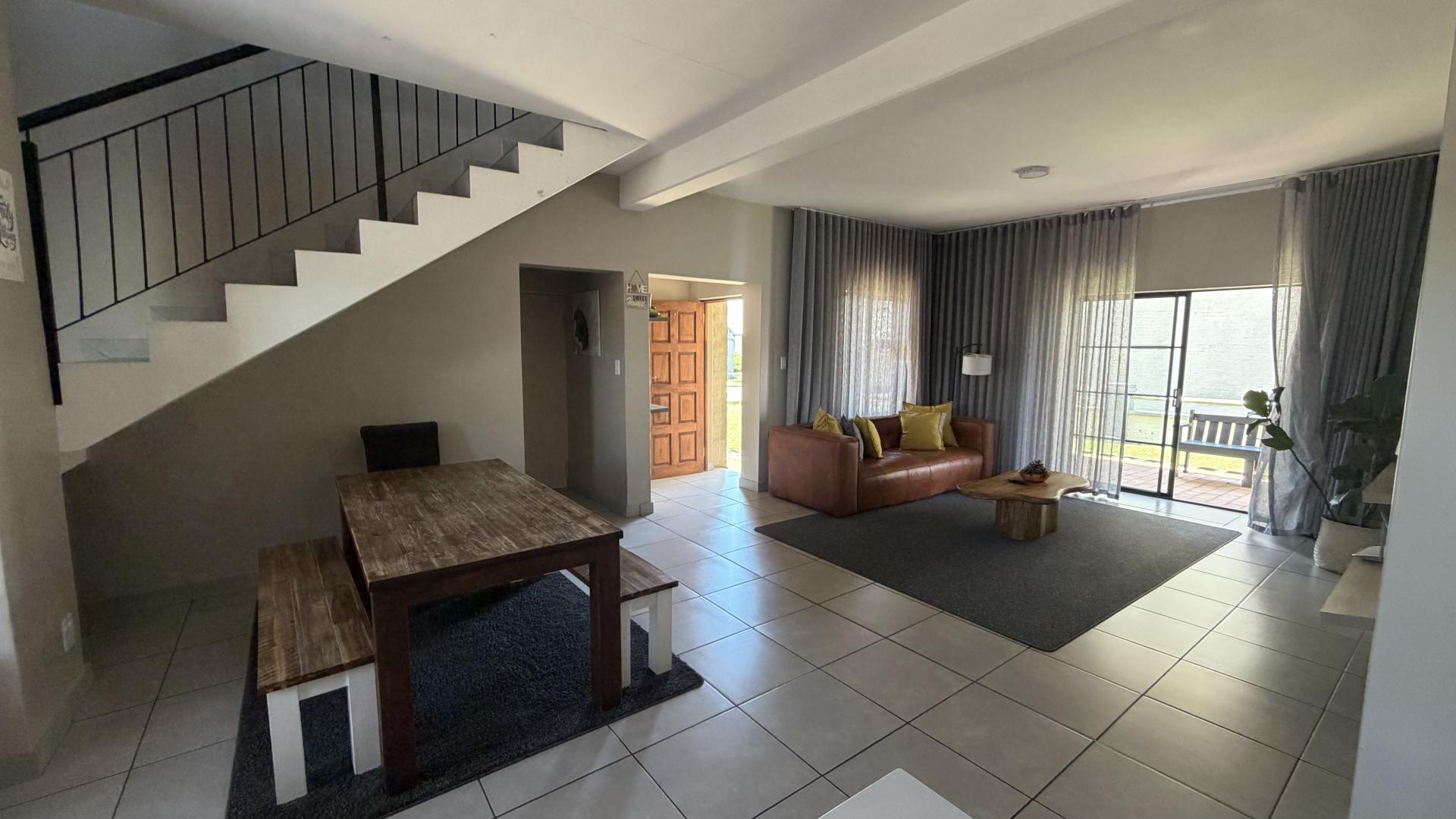 Dining Room of property in Tierpoort
