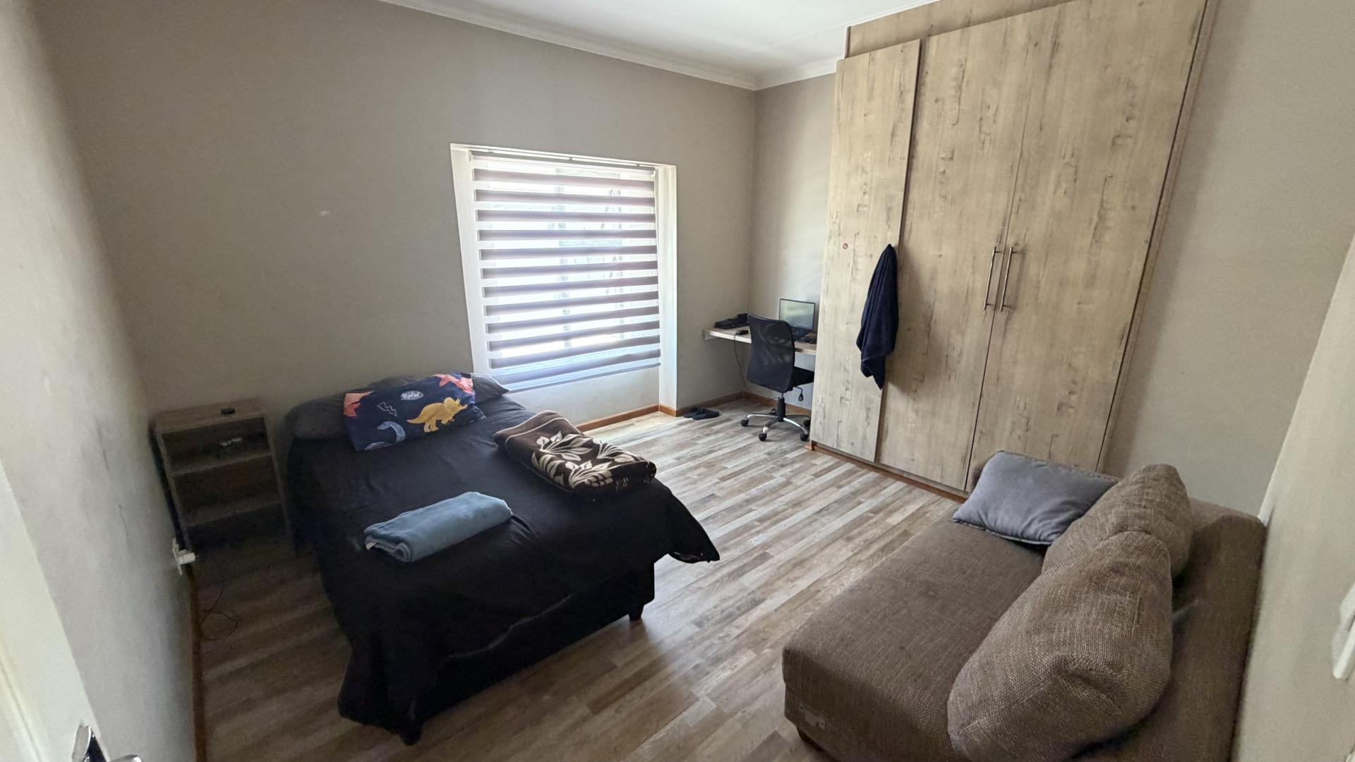 Bed Room 2 of property in Tierpoort
