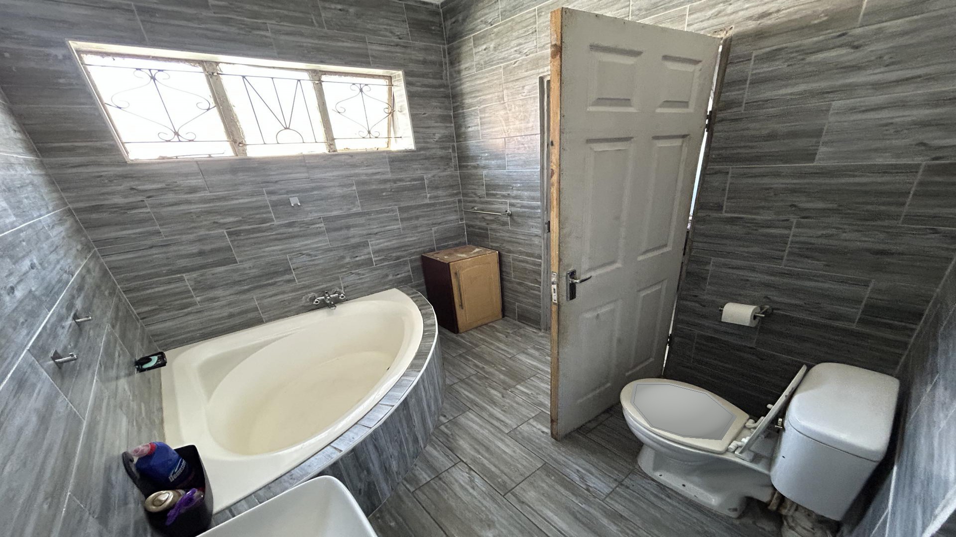 Bathroom 1 of property in Chiawelo