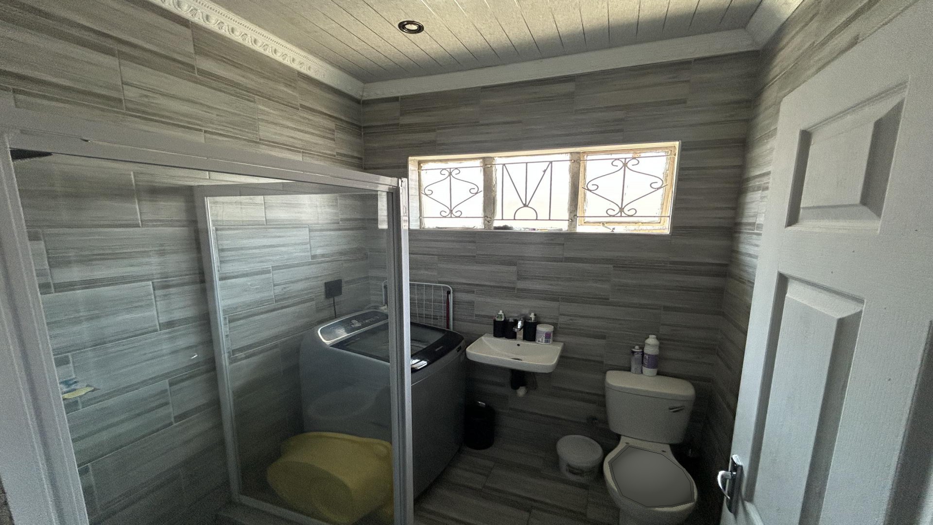 Bathroom 2 of property in Chiawelo