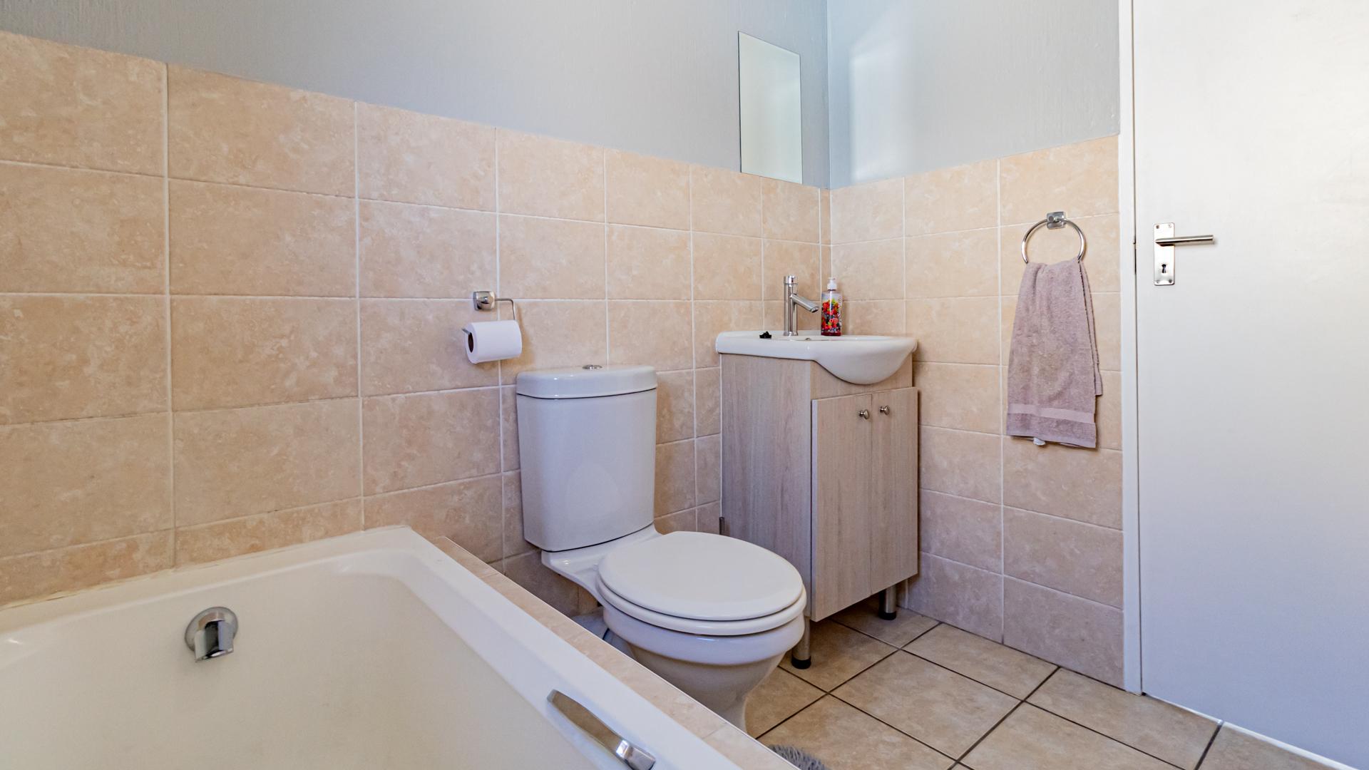 Bathroom 1 of property in Randpark Ridge