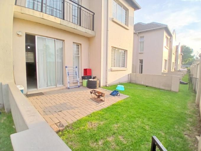 2 Bedroom Apartment for Sale For Sale in Klippoortjie AH - MR725760