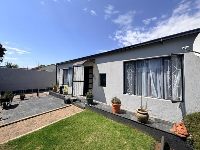 3 Bedroom House for Sale For Sale in Kenilworth - JHB - MR725790