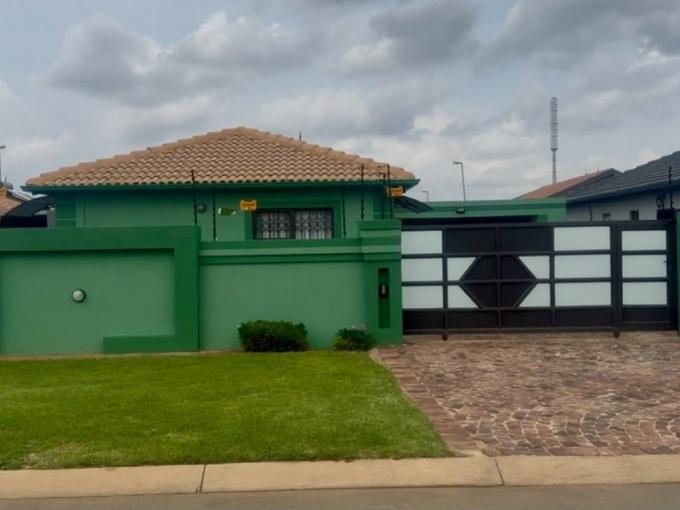 3 Bedroom House for Sale For Sale in Windmill Park - MR725885