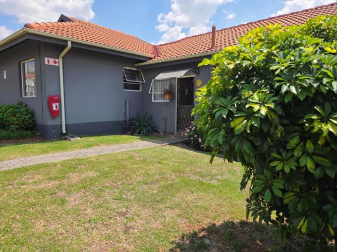 2 Bedroom Simplex for Sale For Sale in Linmeyer - MR725891