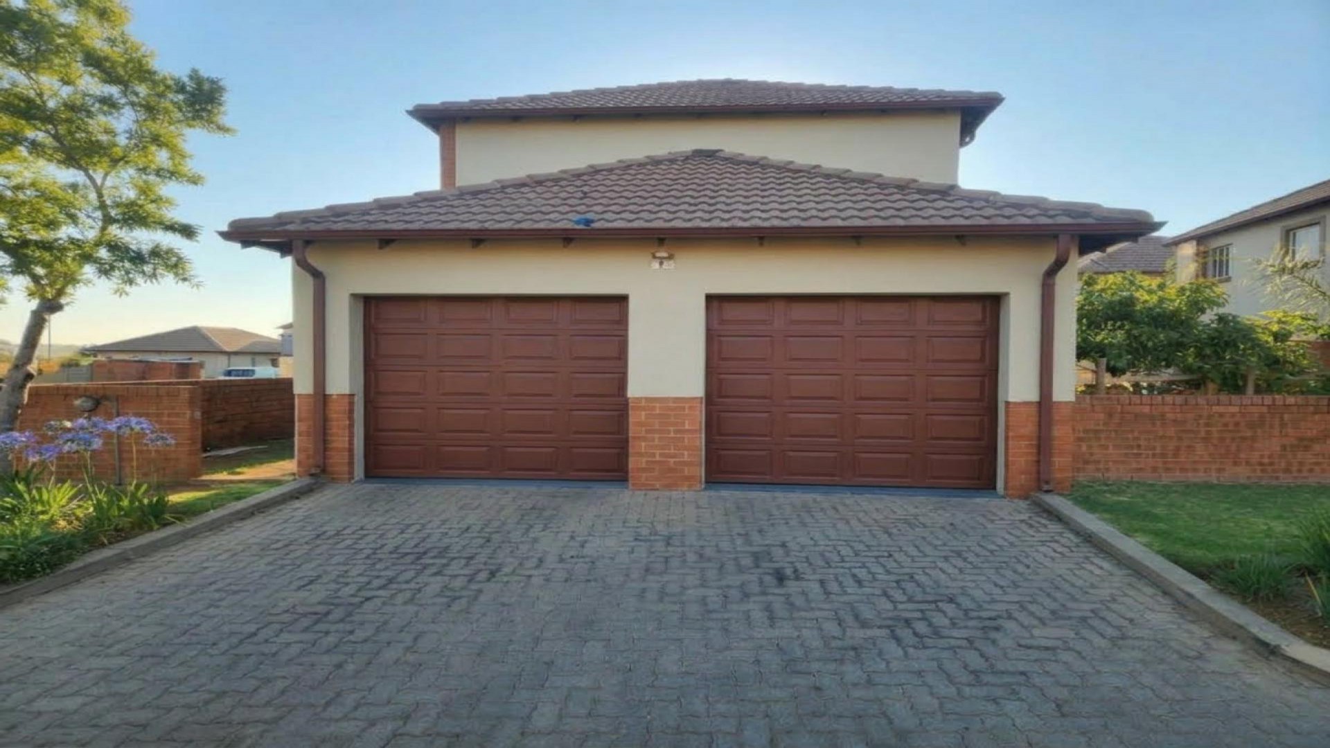 Garage of property in The Reeds