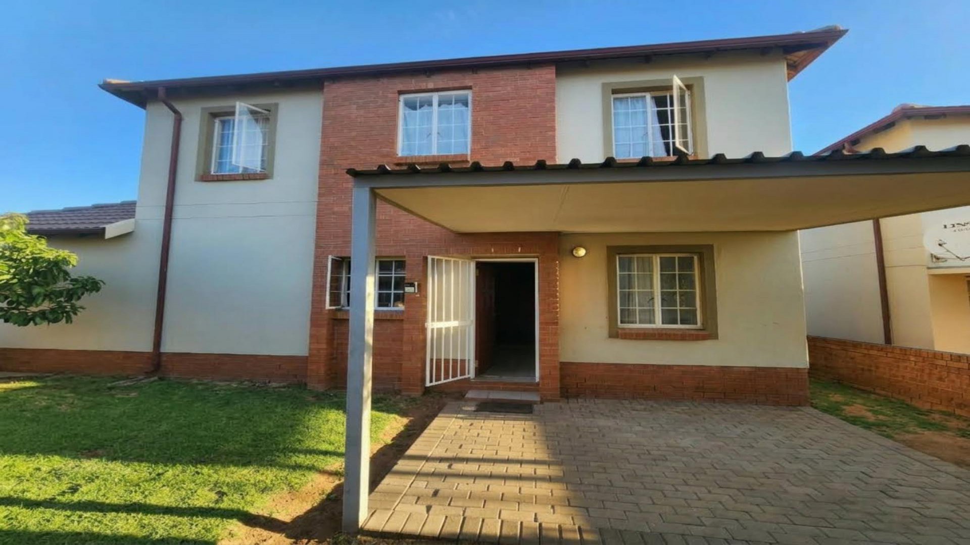 Front View of property in The Reeds