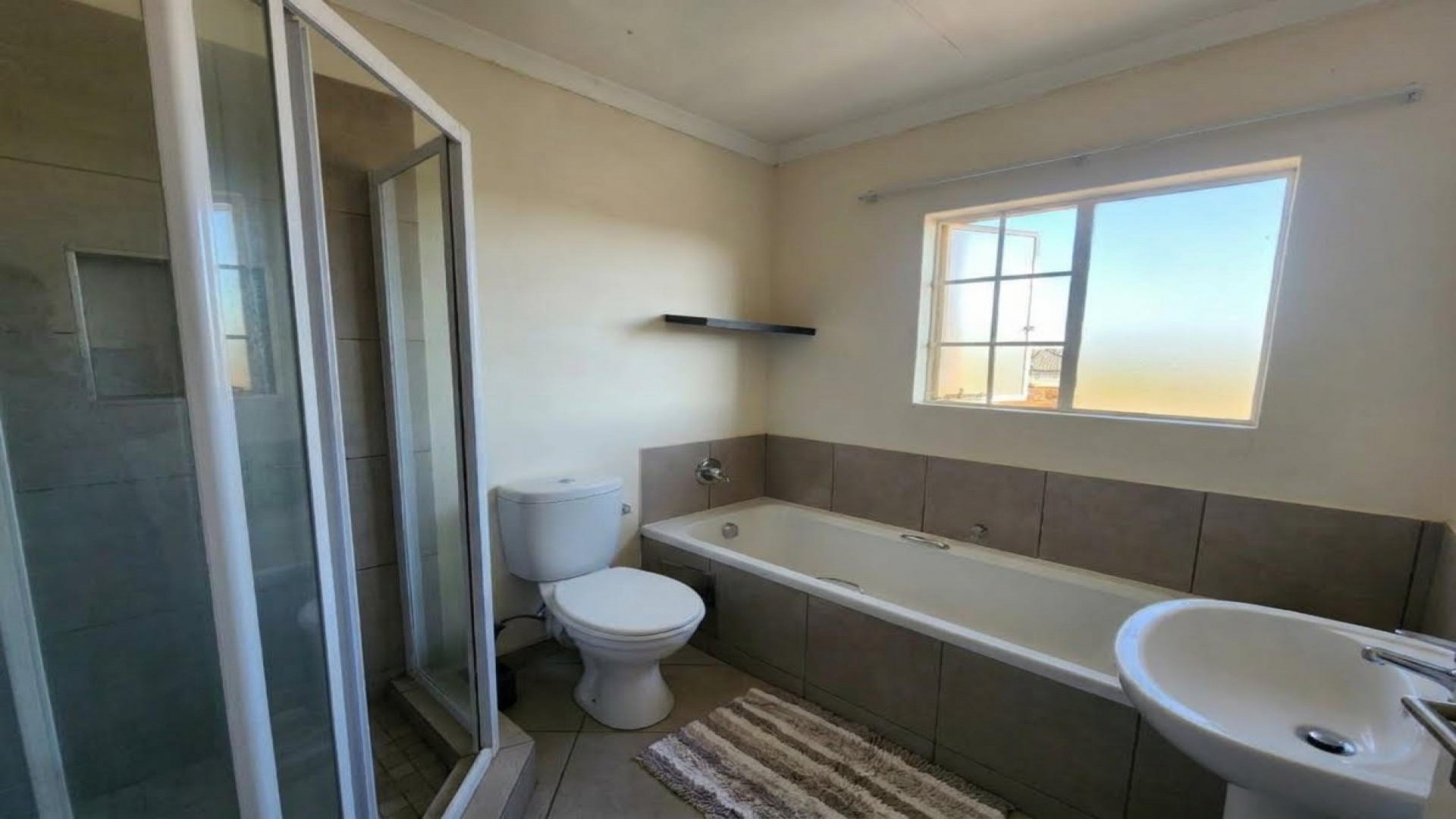 Bathroom 2 of property in The Reeds