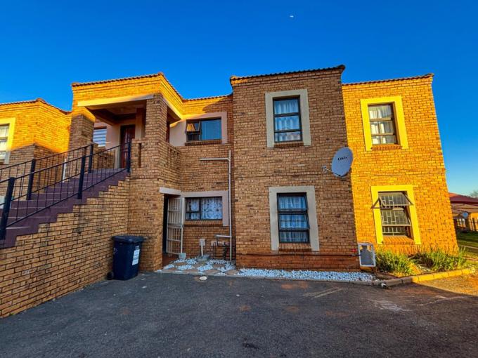 3 Bedroom Simplex for Sale For Sale in Kibler Park - MR725977