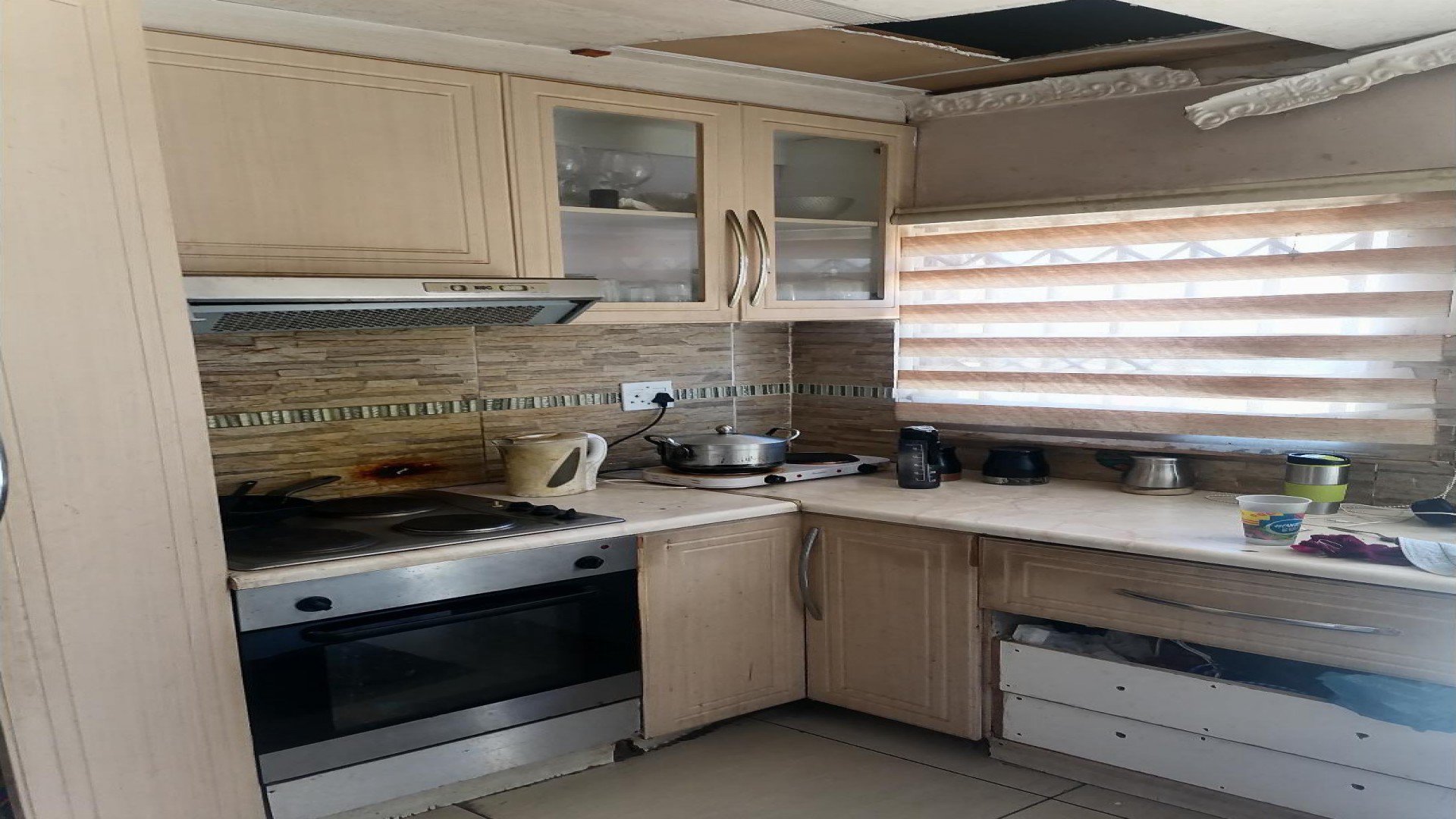 Kitchen of property in Meadowlands