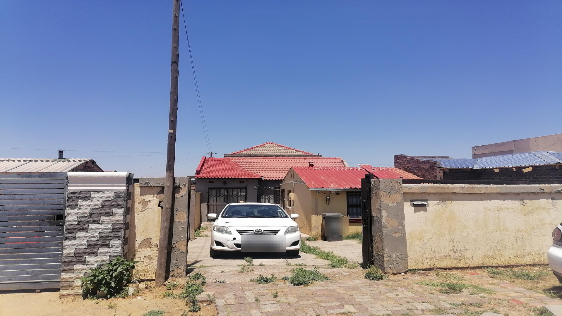 Front View of property in Meadowlands