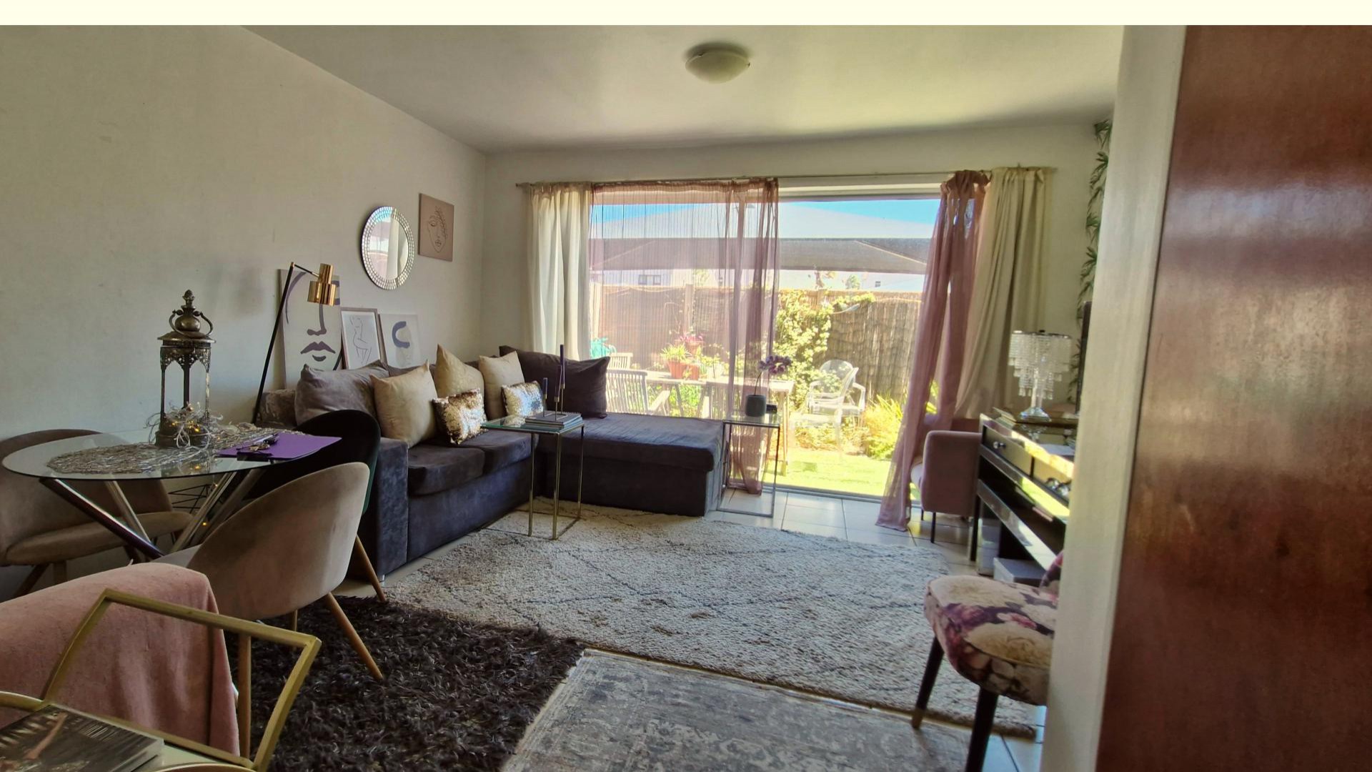 Lounges of property in Kirstenhof