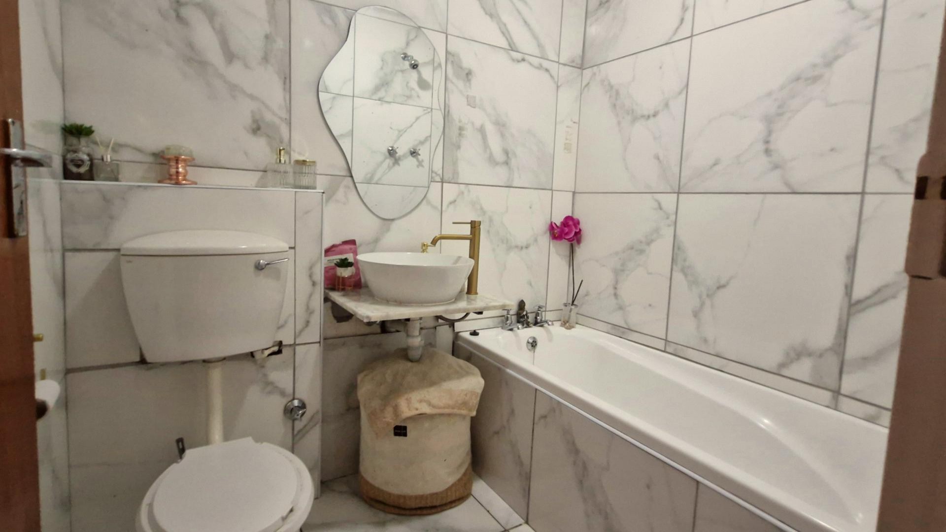 Bathroom 1 of property in Kirstenhof